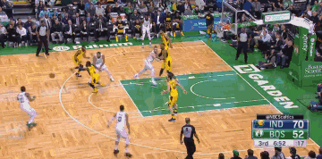 杜兰特关键中投命中，全场欢呼（杜兰特关键时刻中投命中，全场沸腾）