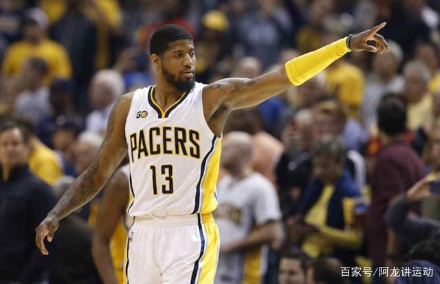 媒体人：中国退役球员当教练是恶俗圈子，应让草根教练来竞争（媒体人批评中国足坛教练成退役球员小圈子，建议向草根开放竞争）