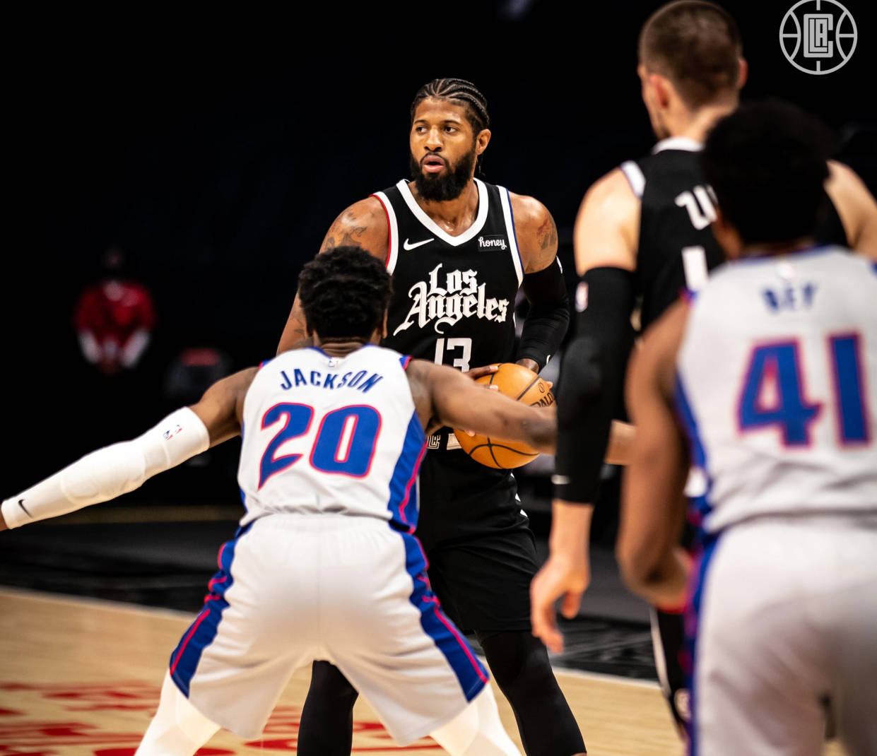 世体预测巴萨战布鲁日首发：拉什福德、费兰、亚马尔搭档锋线（世体前瞻：巴萨战布鲁日预计由拉什福德、费兰、亚马尔搭档锋线）