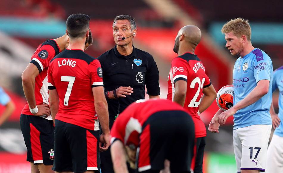 布乌卡：因舒梅切尔穿走我1号而大怒，我要求换成7或10号（布乌卡因舒梅切尔抢走1号大怒：请求改穿7号或10号）