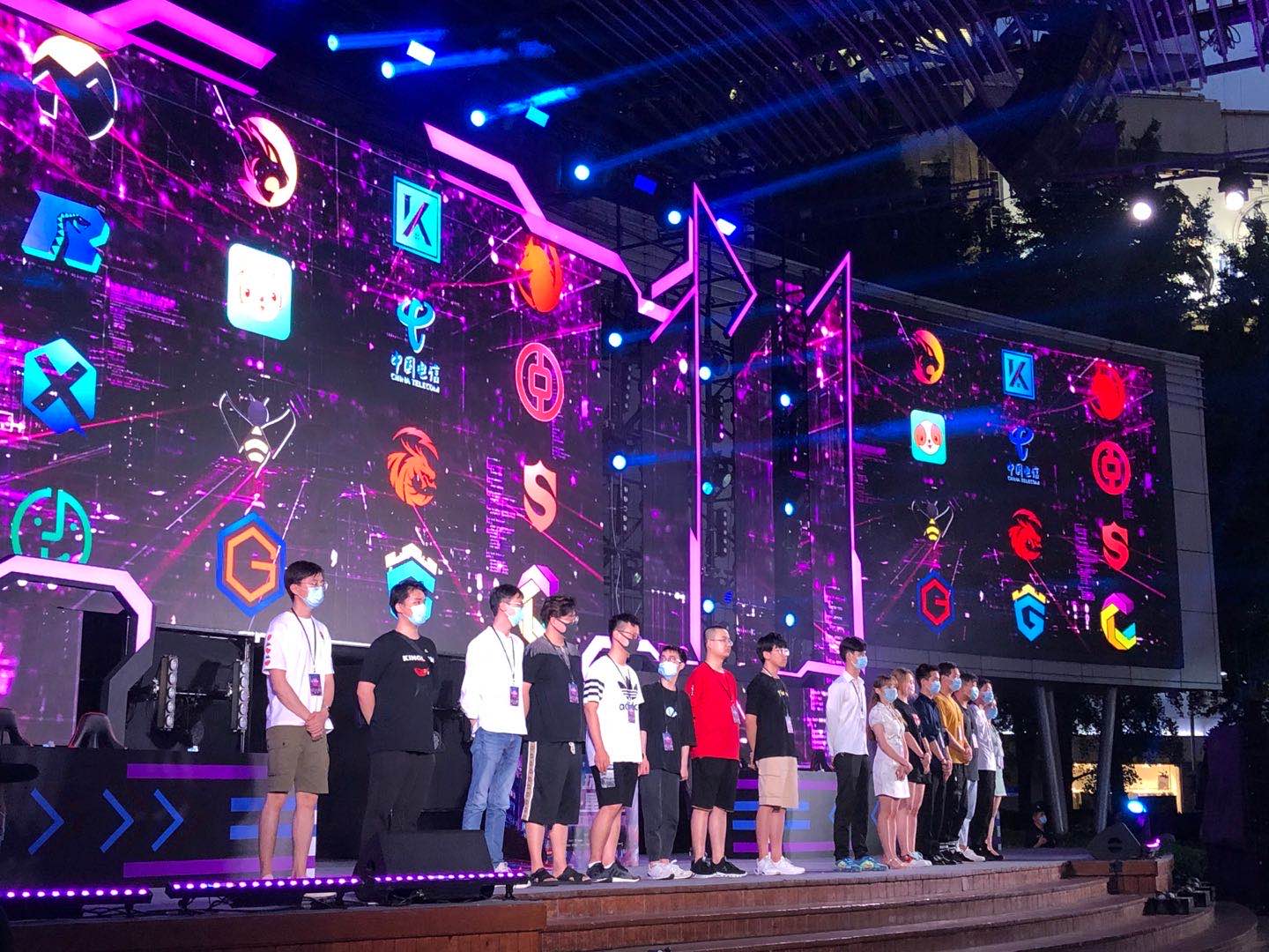 队带来了希 队带来了希